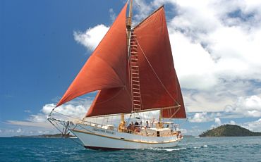2 Day/1 Night Alexander Stewart Whitsunday Island Sailing Tour from Airlie Beach