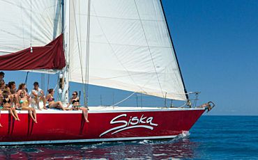 2 Day/1 Night Siska Whitsunday Islands Sailing Tour from Airlie Beach