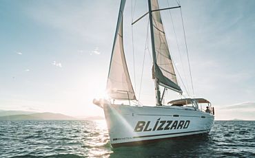 2 Day/2 Night Blizzard Whitsunday Islands Sailing Tour from Airlie Beach