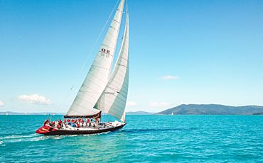 2 Day/2 Night Condor Whitsunday Islands Sailing Tour from Airlie Beach