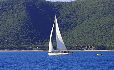 2 Day/1 Night Eureka Whitsunday Islands Sailing Tour from Airlie Beach (Sat)