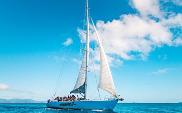 2 Day/1 Night Hammer Whitsunday Islands Sailing Tour from Airlie Beach