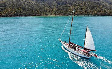 1 Day Lady Enid Whitsunday Islands Luxury Sailing Tour from Airlie Beach
