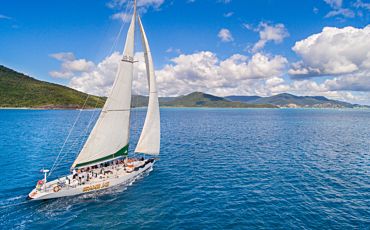 2 Day/2 Night Spank Me Whitsundays Sailing Tour from Airlie Beach