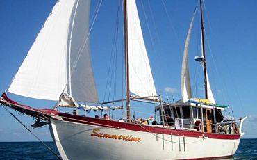 3 Day/2 Night Summertime Whitsunday Islands Sailing Tour from Airlie Beach