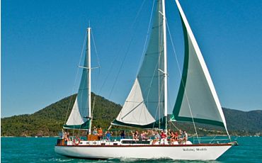 2 Day/1 Night Waltzing Matilda Whitsunday Islands Sailing Tour from Airlie Beach